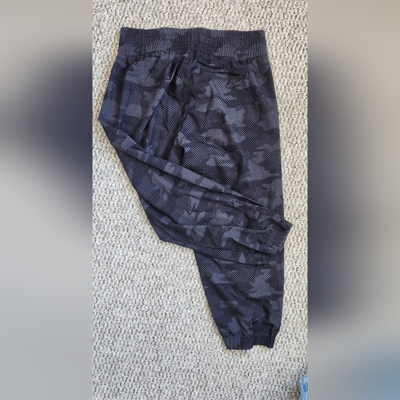 Camo Capris - Picture 2 of 2